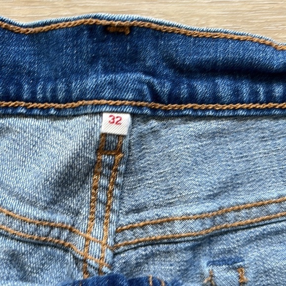 Levi Jean Denim Shorts - Picture 4 of 9